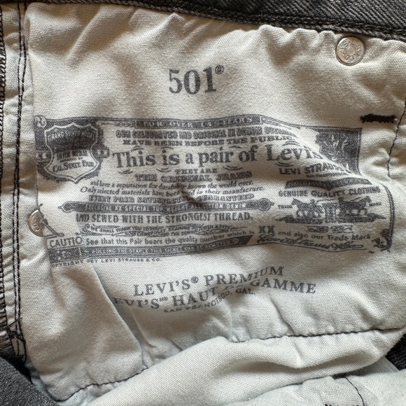 Levi 501 shorts - size 26- black - Picture 5 of 5